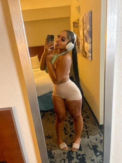 Jaszmine Puerto Rican CreamQueen