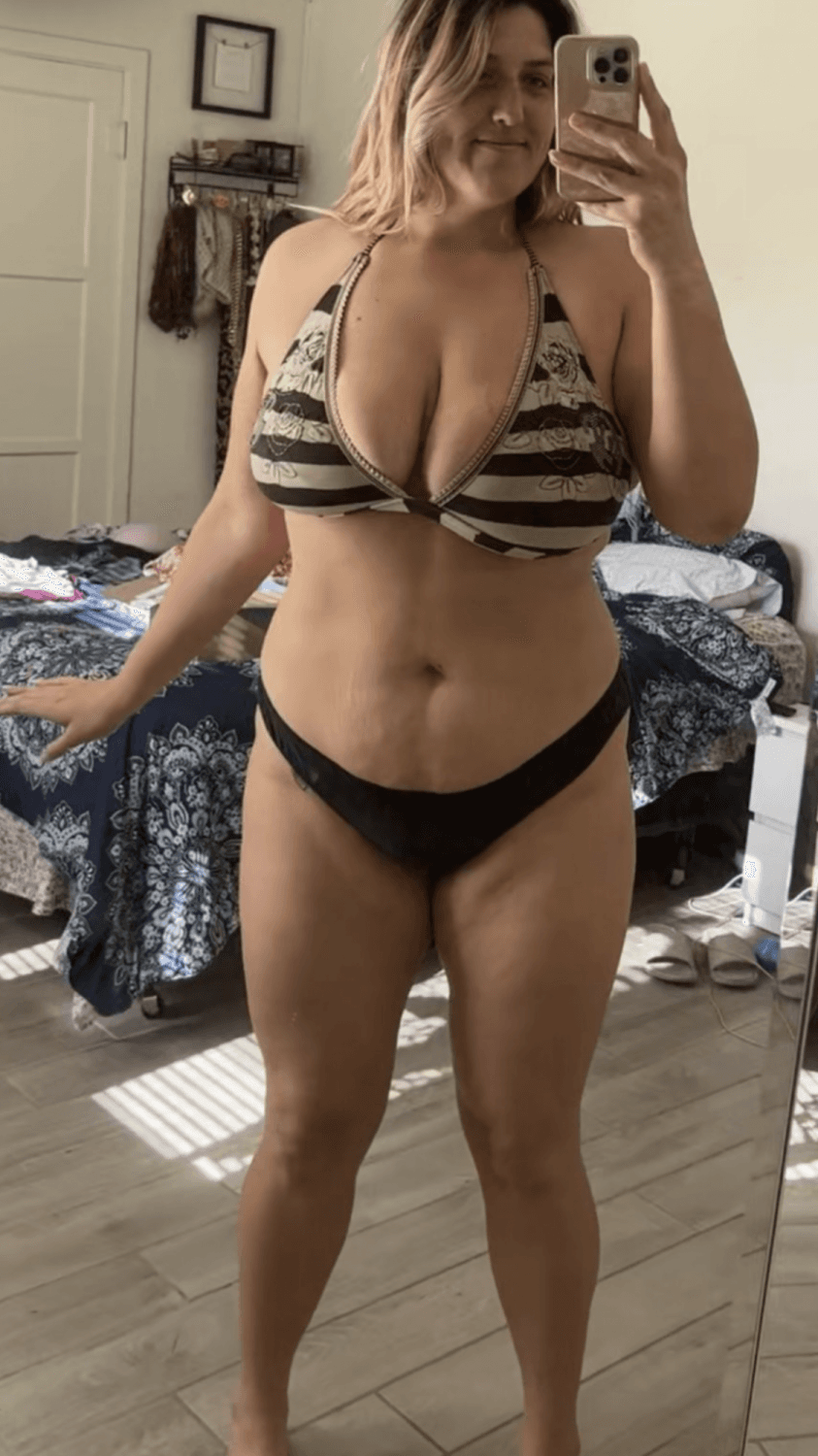 Attractive BBW packing a large gaping hole