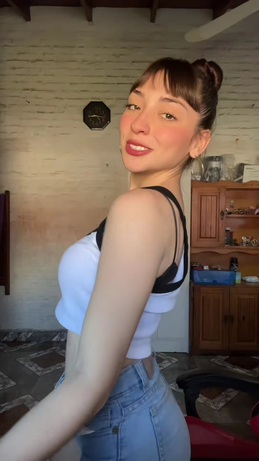 Está pendeja me ha echo deslecharme como loco