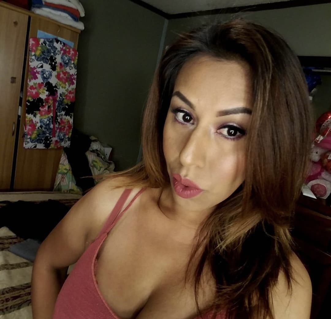 Click to view full size Creampie or pull out on this Latina slut milf