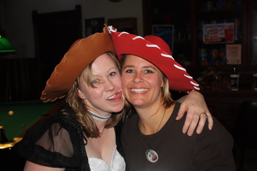 Un awear Wisconsin wife with big tits and private pics on display.