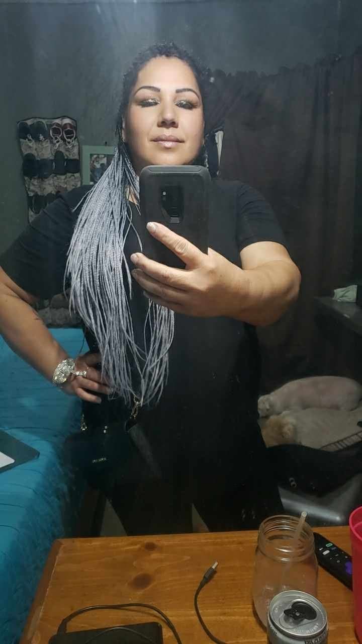 Mi madrastra por andar de puta le destrozaron el culo,el desconocido la obligó a tener anal