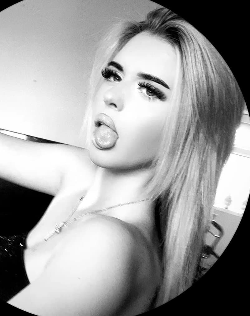 Sexy bubble butt teen