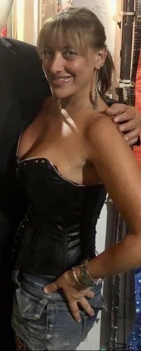 Fun milf shows the internet how much she loved getting naked on camera & in public