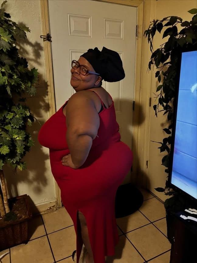 GRANNY EBONY HUGE BIG ASS SSBBW BBW GOONER MATERIAL