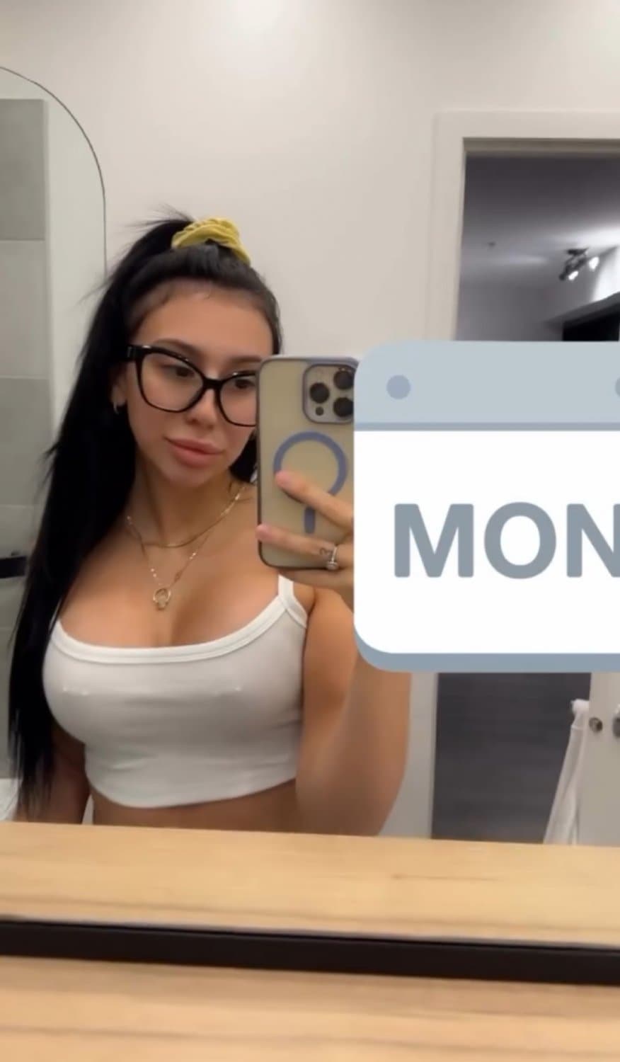 Click to view full size Jasmine - Montréal slut after tits/ass operation