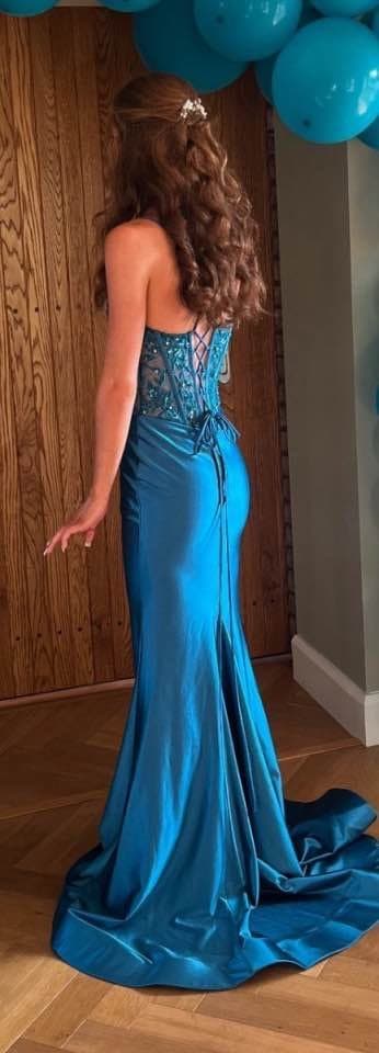 Click to view full size Told this loser id keep his cousins pics private lol his kik is stephenward217