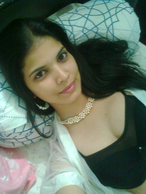 Click to view full size Hot Desi Indian Whore Selfie Leaks