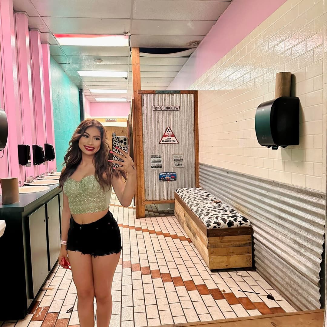 Sexy hooters Latina slut