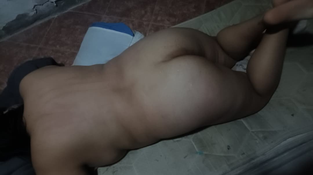 Click to view full size Sexo en media reunión familiar