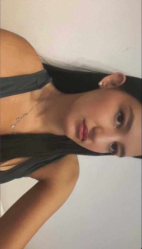 Francaise maigre au petit cul sexy