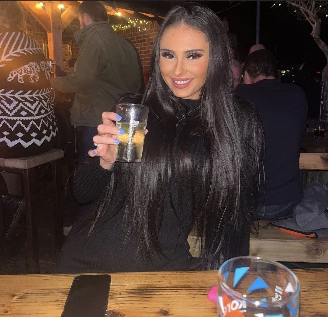 Sexy uk chav sucking dick. Kik or tele to trade more British teens