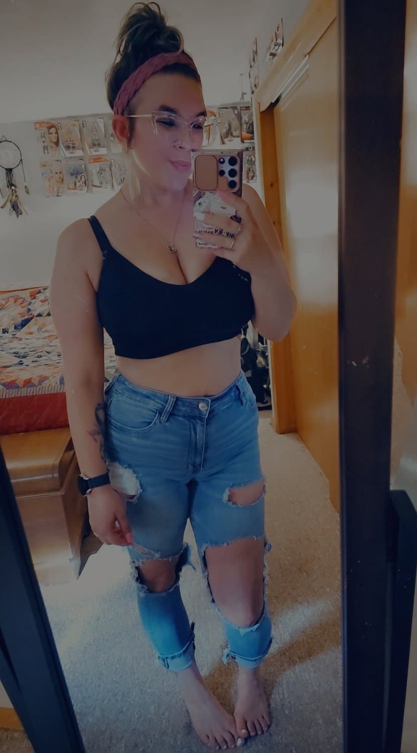 Cute Illinois girl with glasses