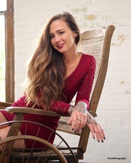 Whitney had no tits when she flashed for G G W, but somehow even with the tats I find her smokin hot