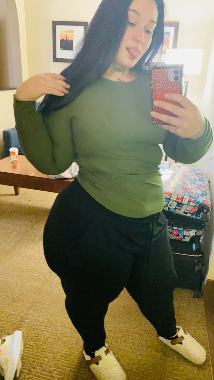 baby key big phat white ass at strip club!