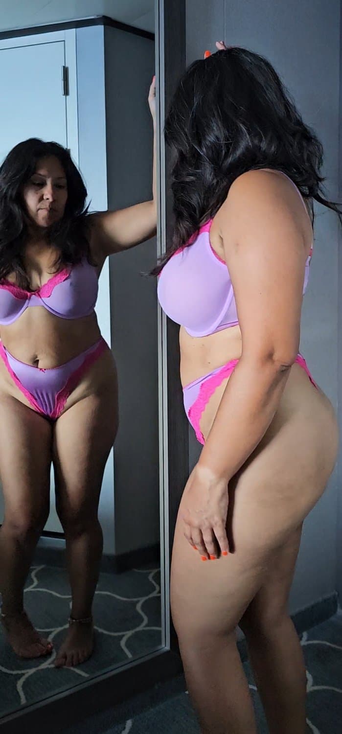 ?Sexy thick latina wife BadApplexxx in the mirror