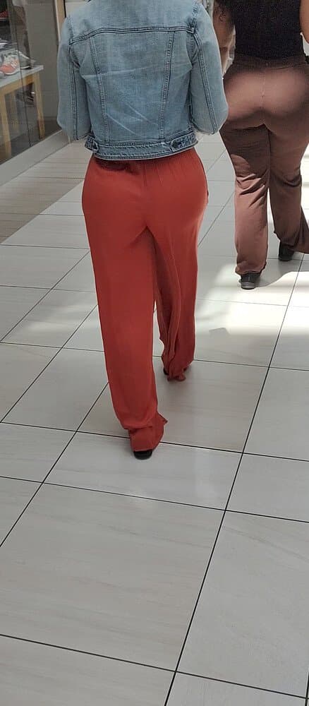 Click to view full size 2 Big Booty Latin Sisters At the Mall