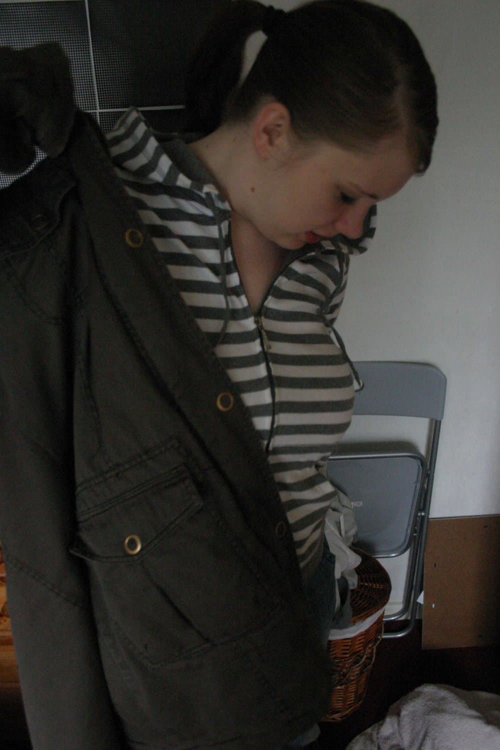 Amature in UK (001a): Baroness from Newcastle are naked outside