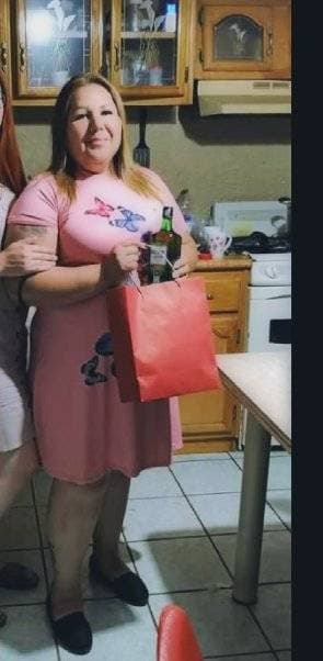 Mi madrastra por andar de puta le destrozaron el culo,el desconocido la obligó a tener anal