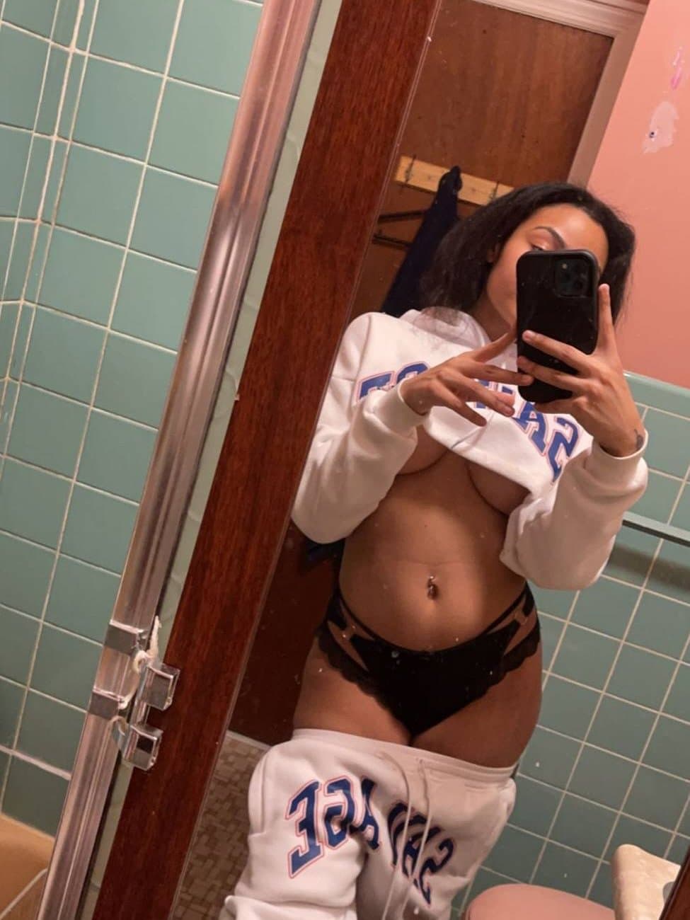 Click to view full size Step Sis Keep Sending Teasing Vids After Catching Me Fapping To Her BSF Gets Me Hard at School