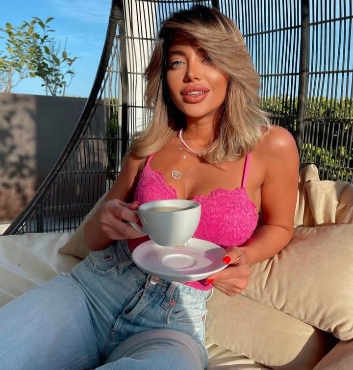 Sexy glamour feet pedicure milf