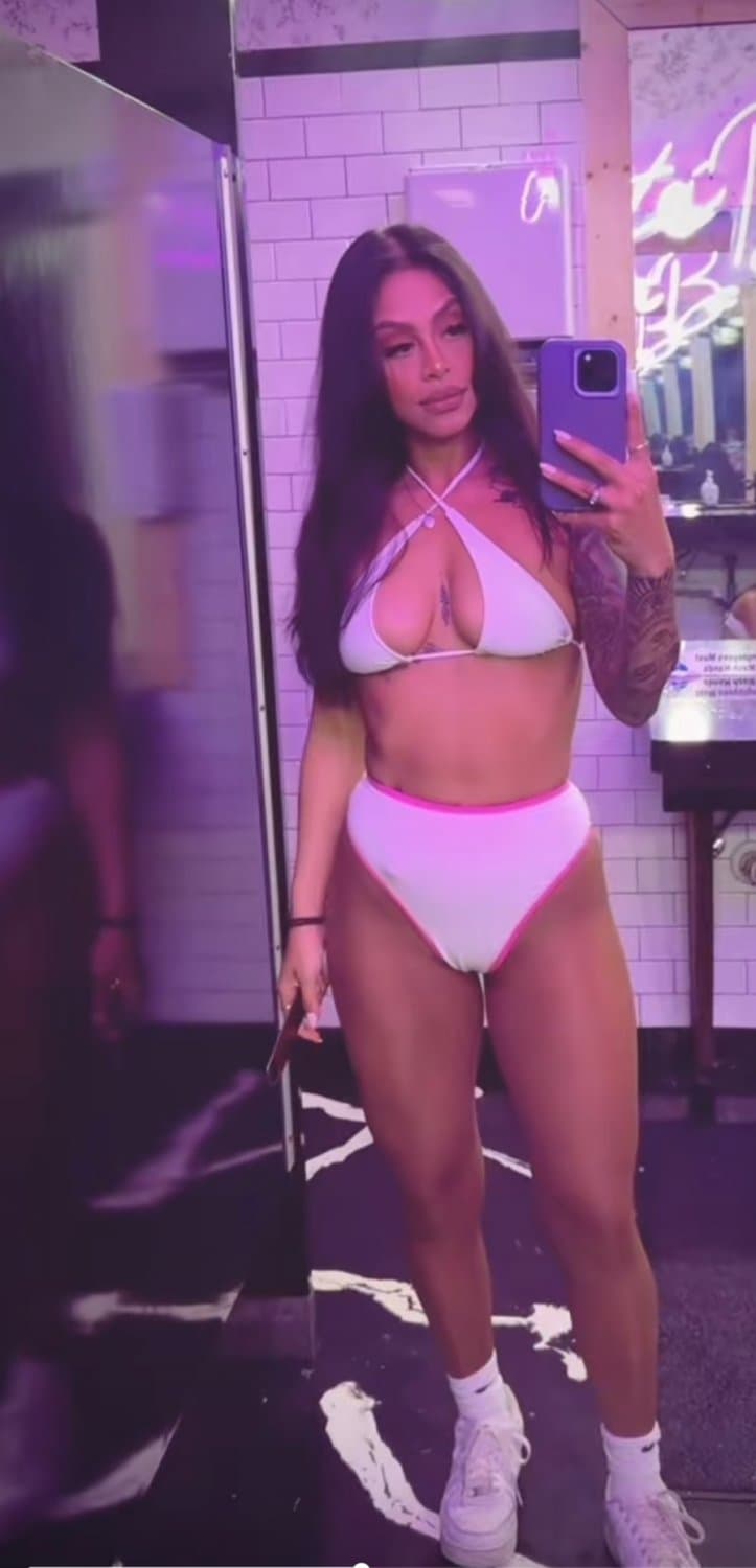 Sexy Latina MILF, Pregnant, Feet, Fit, Comments Welcomed.