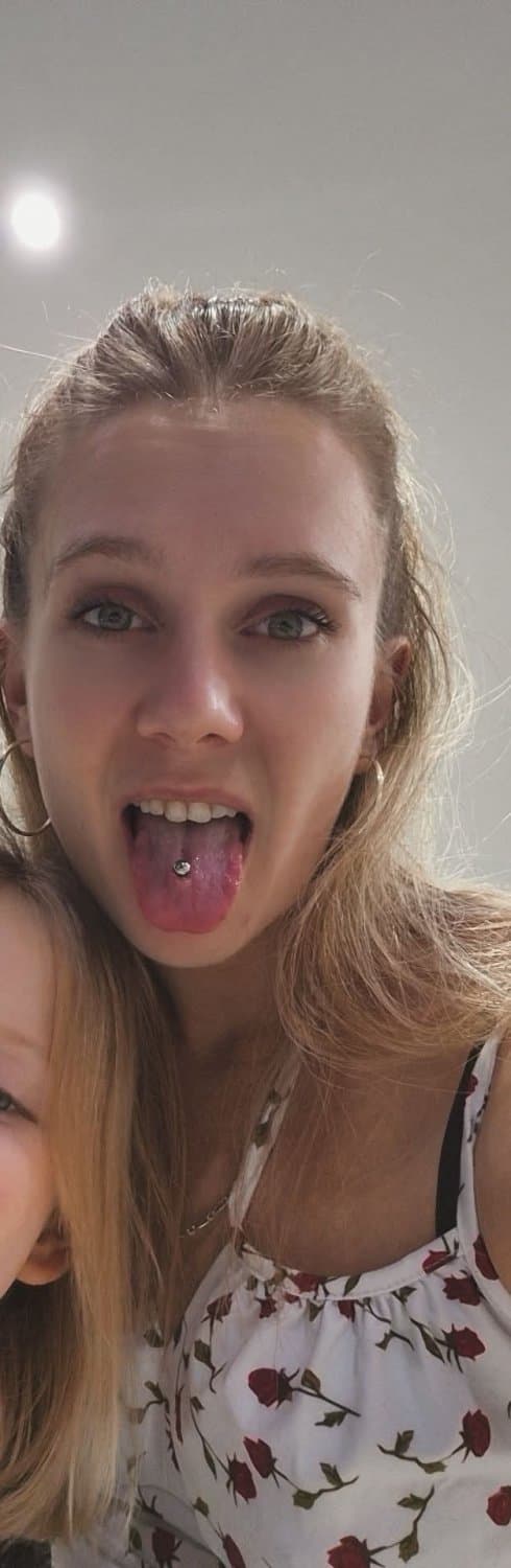 Skinny chienne française exposé