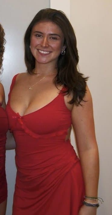 This busty recent grad has me soo gooned. Who else has someone they want me to goon to?