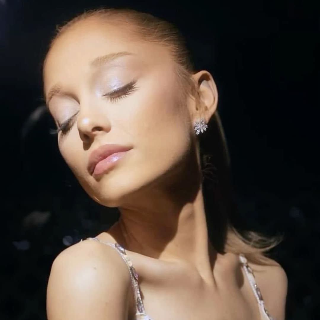More Ariana Grande face/lips porn to goon to ?
