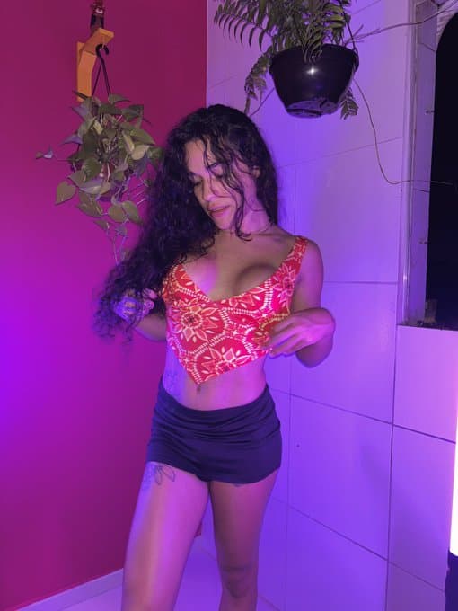 Brazilian hot tranny girl