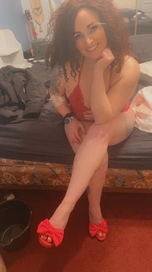 100% real petite Mature milf fingers her fat pussy lips loud moaning fingering