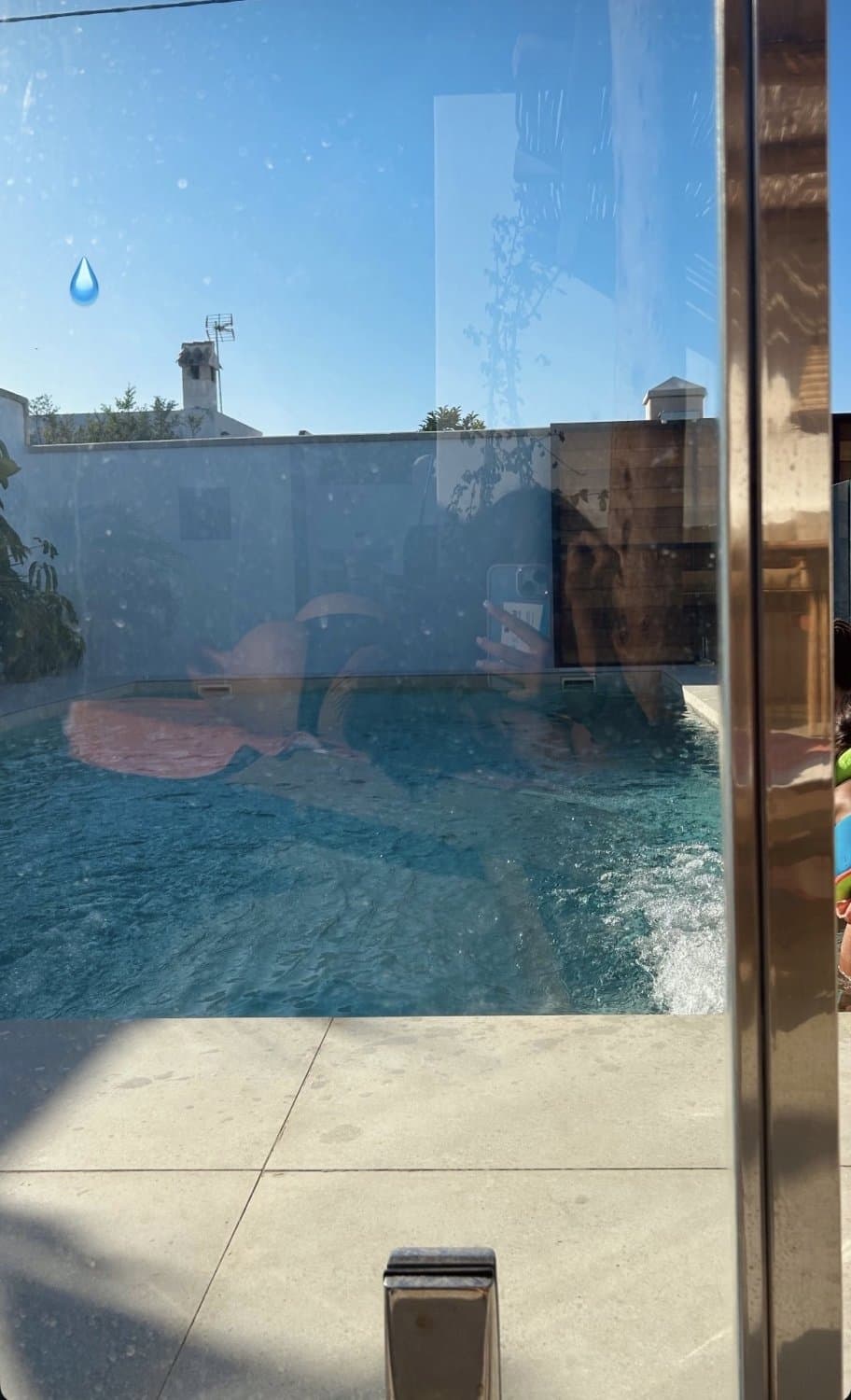 Ainara chinea, una puta ninfomana cuyo único talento es levantar pollas y ser una cerda