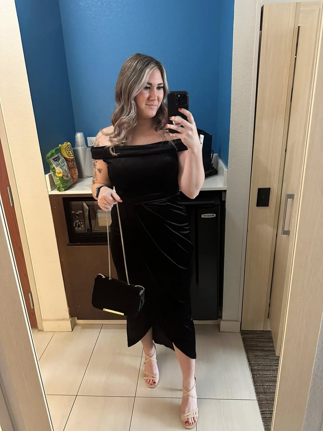 Big tit wife loves to play and show off