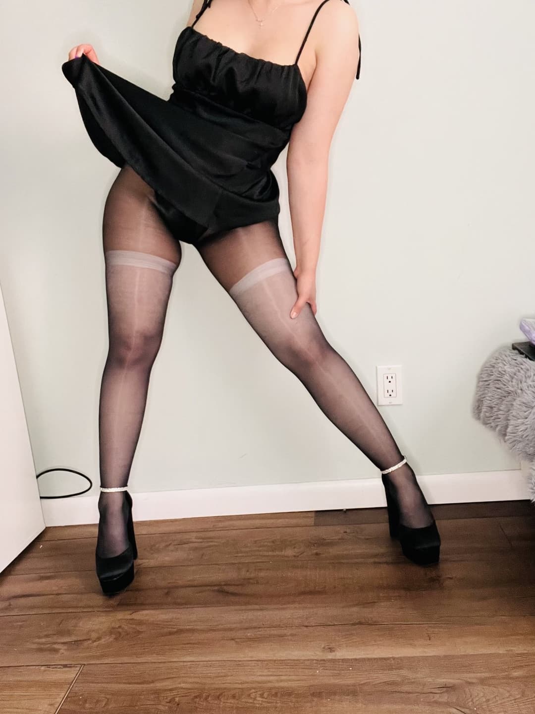 BBW In Pantyhose Masturbation