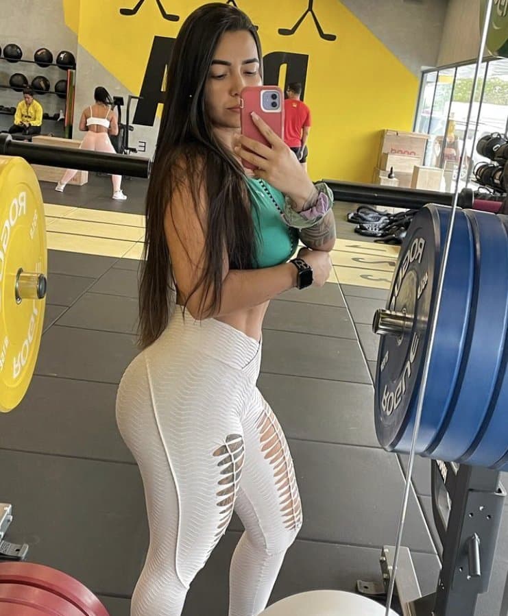 Ela chamou o personal ??‍♂️ na casa para levar ferro ??.