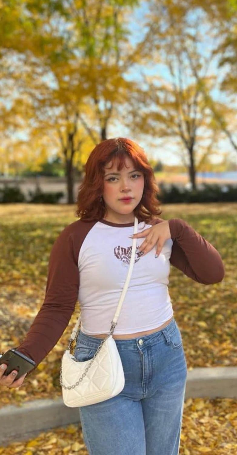 Esta putigorda con poca autoestima lo chupa con unas ganas que sientes te va a sacar la verga???