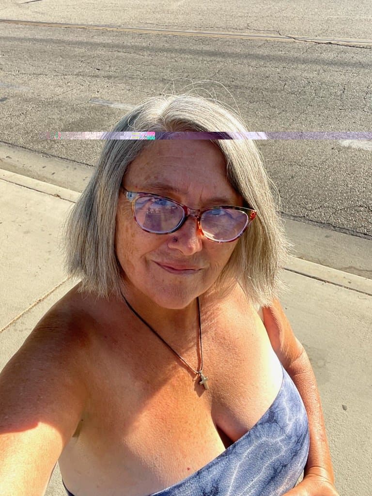 Nymphomaniac GILF Carrie