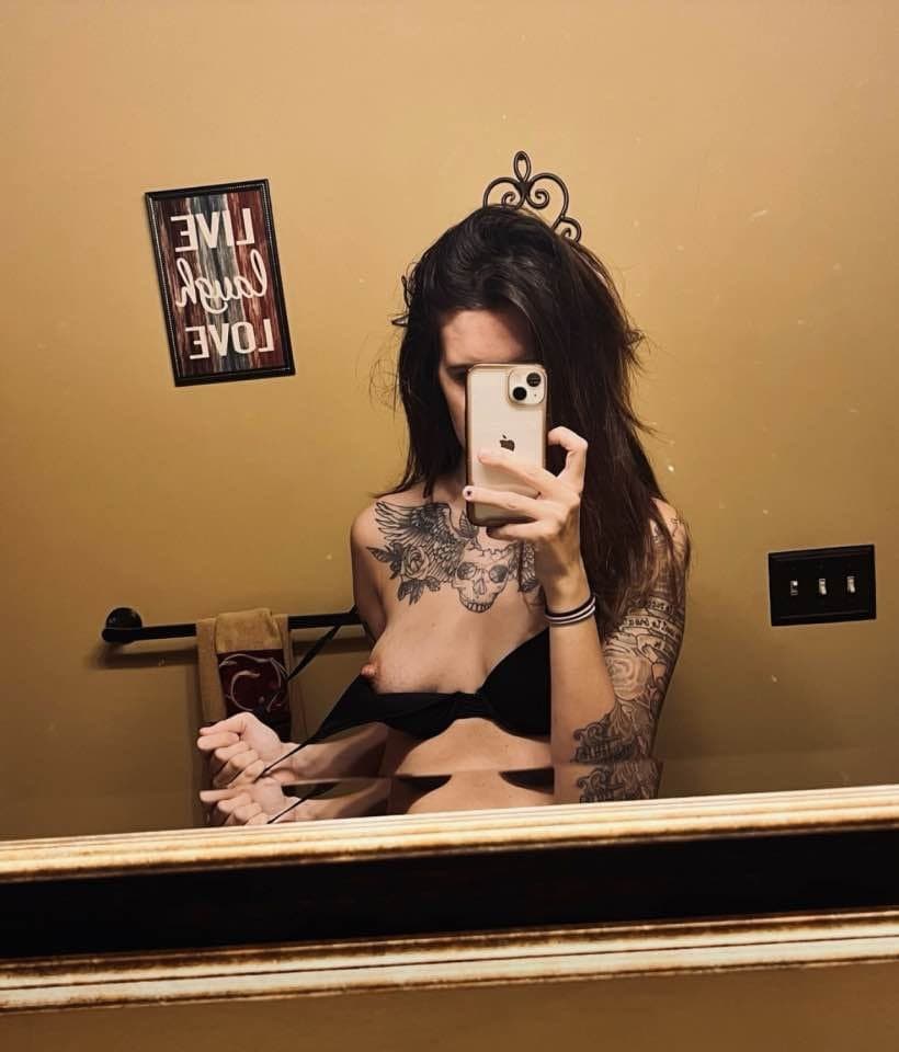 Click to view full size Slutty baby mumma Gwen is ready to be bred again