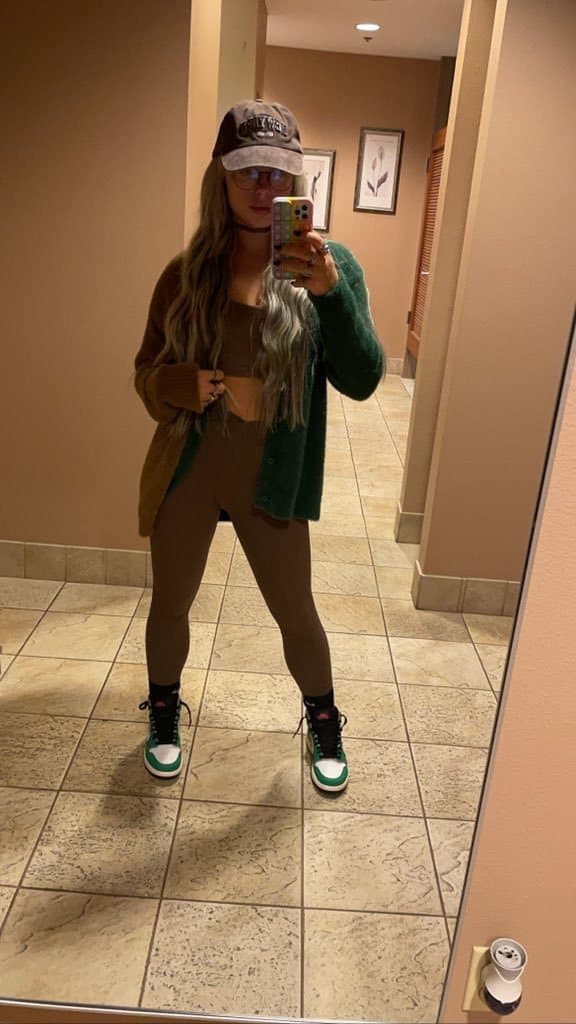 Cute & sexy Wrestling lady ??