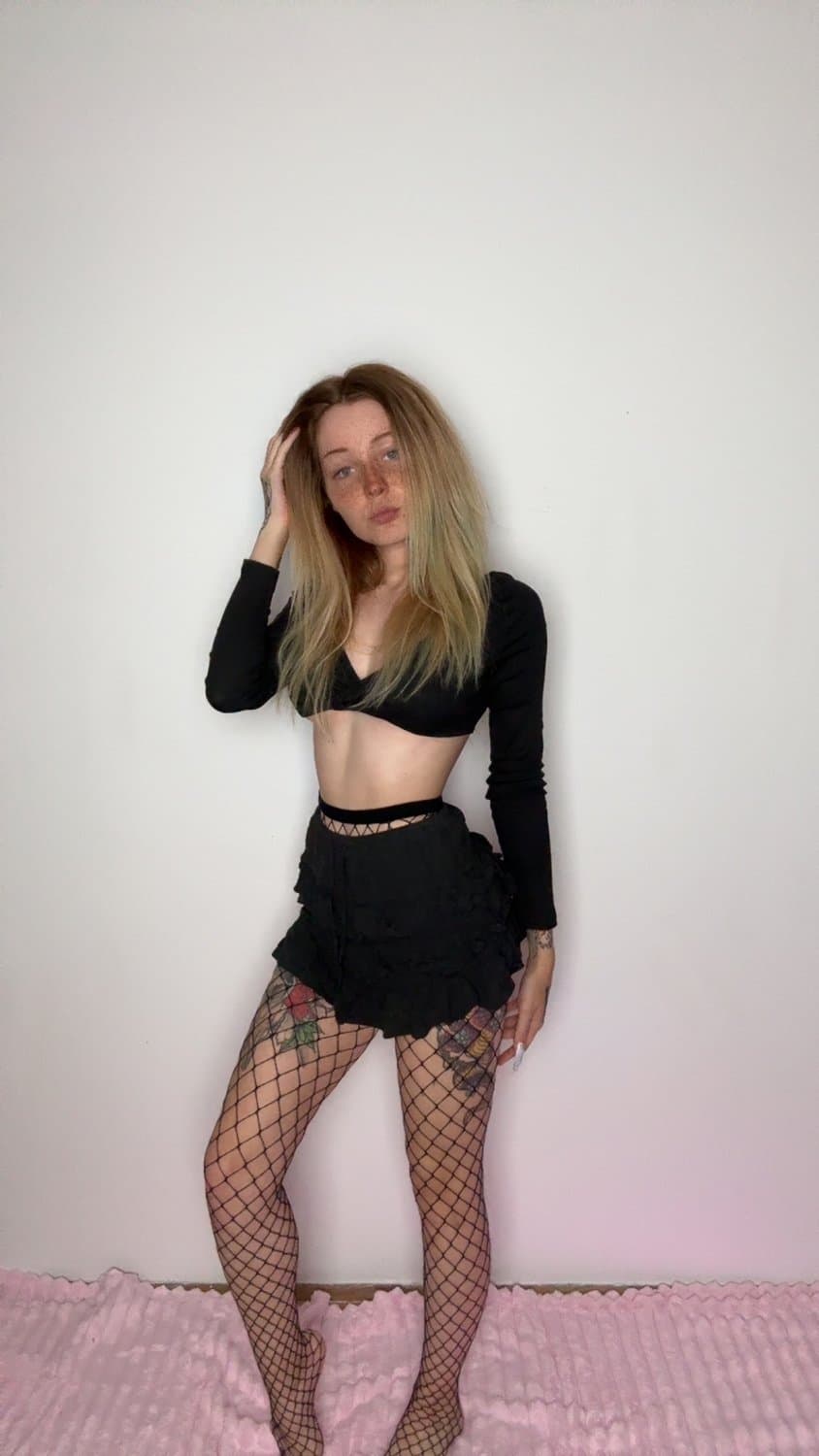 Click to view full size Making sure I end up in your wet dreams tonight