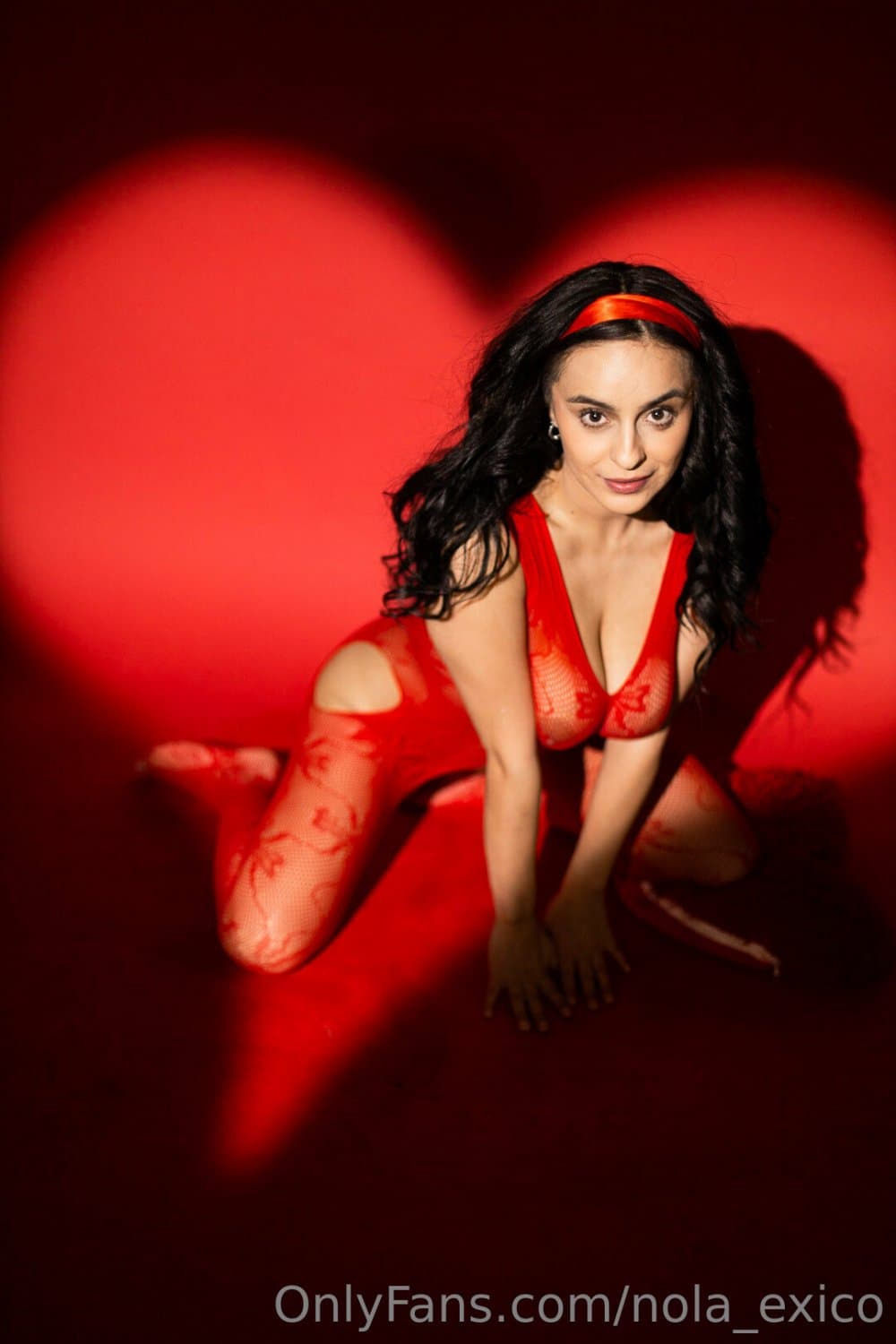 Click to view full size When your selfie game is on point and your boobs are stealing the show! ?? Nolɐ‾ǝxᴉɔo