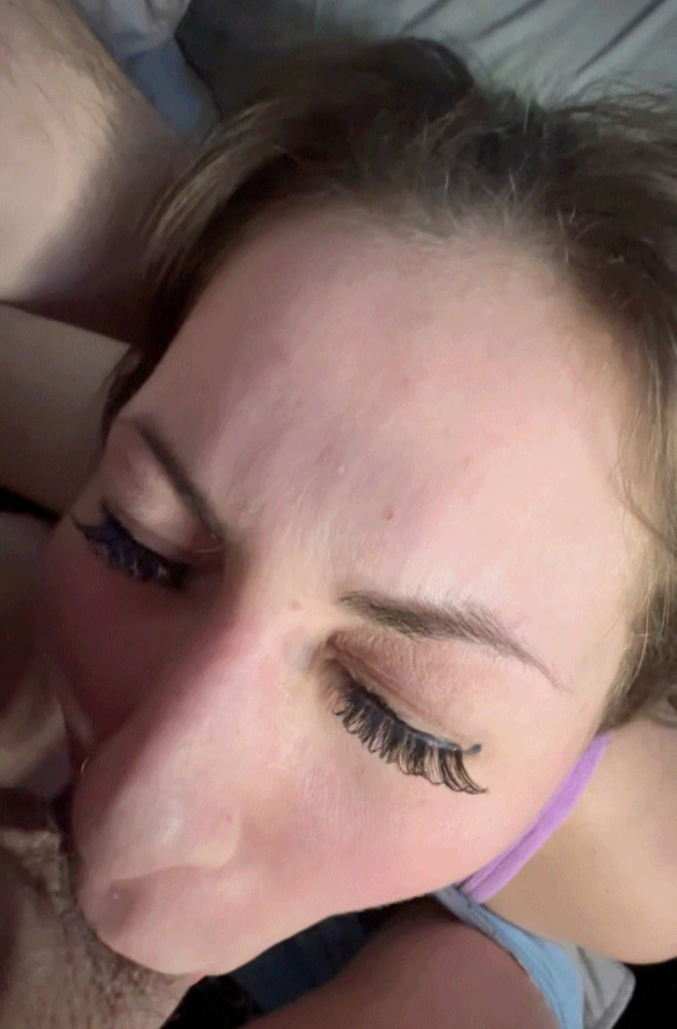 Delivery driver makes herself useful. Give her a back door delivery