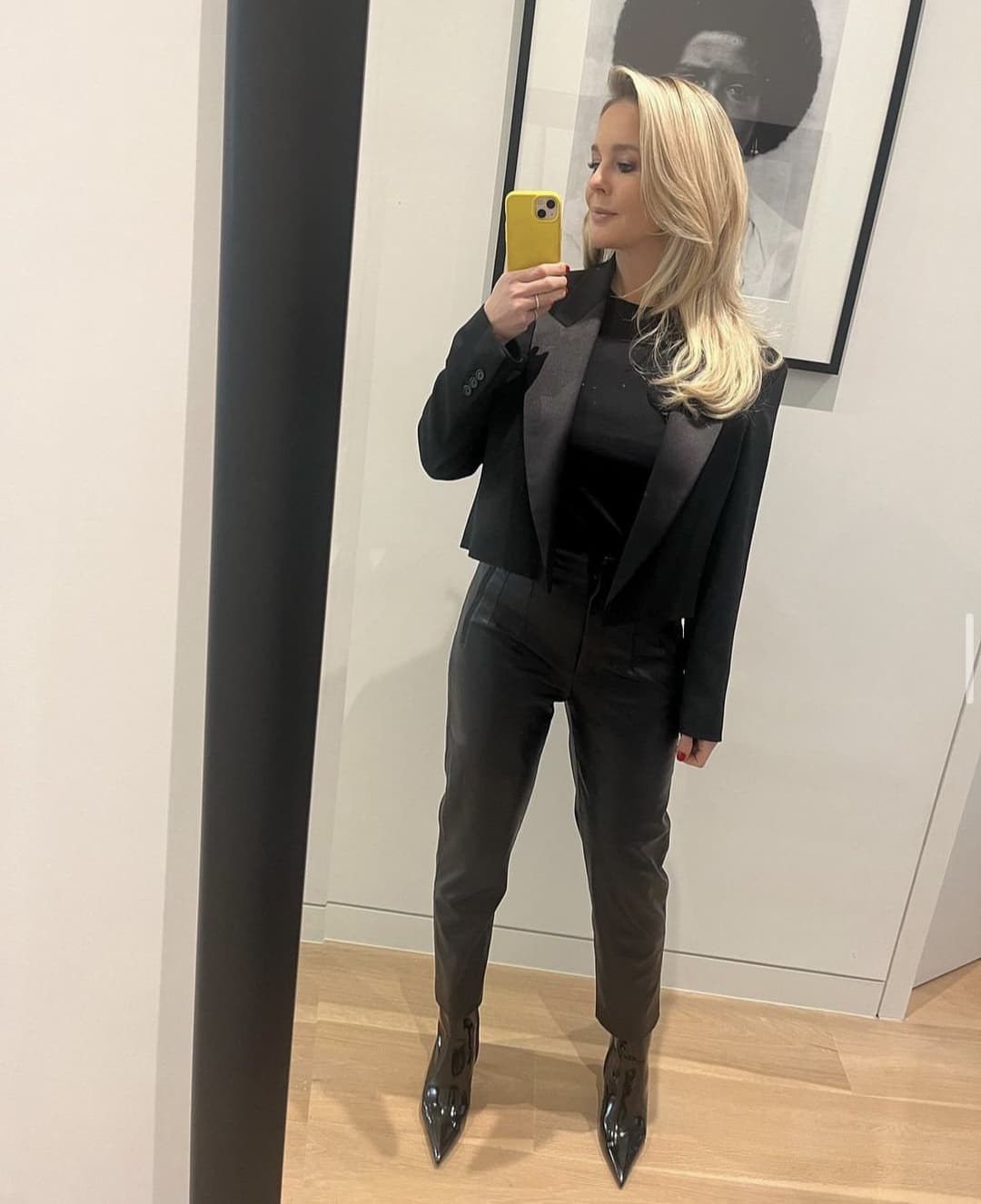 Dutch Milf Celeb Wank Bank June 2023