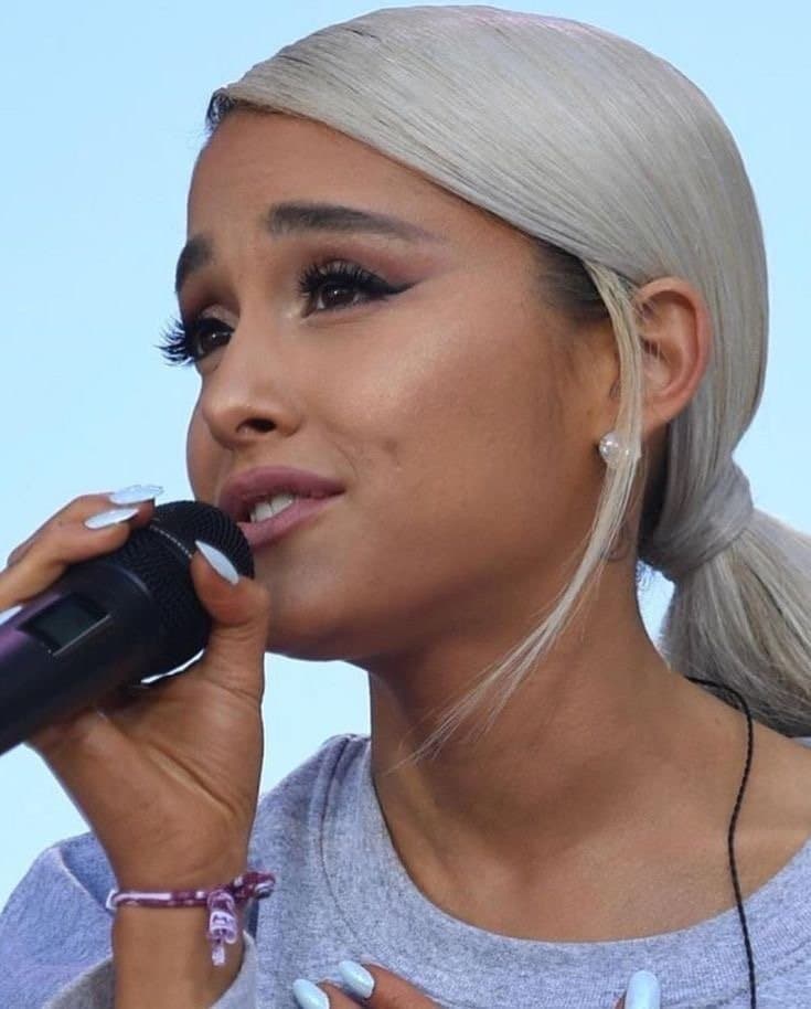 More Ariana Grande face/lips porn to goon to ?