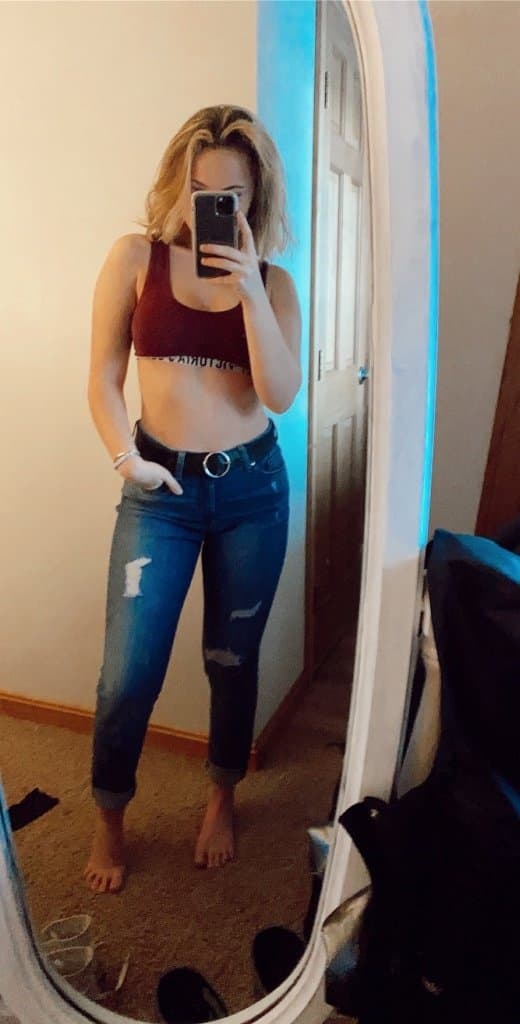 Click to view full size Twin sibling Kate has a slutty time at the beach