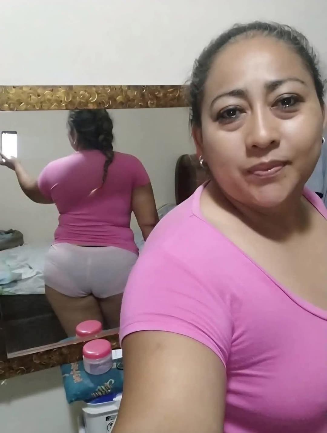 Tengo 44 años vivo solita y busco quien quiera comer todo esto qe se mira en el espejo,me gusta todo