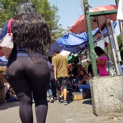 JOVITA SARABIA PASEANDOSE CON SU ENORME CULO EN LICRAS EN SU TRABAJO UNA GRAN PUTA DE LA MERCED