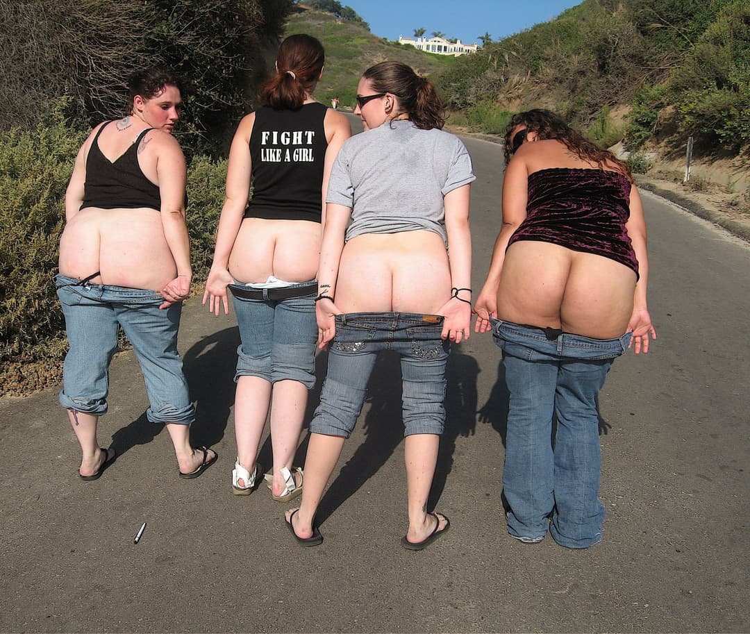 Friends group mooning around San Diego