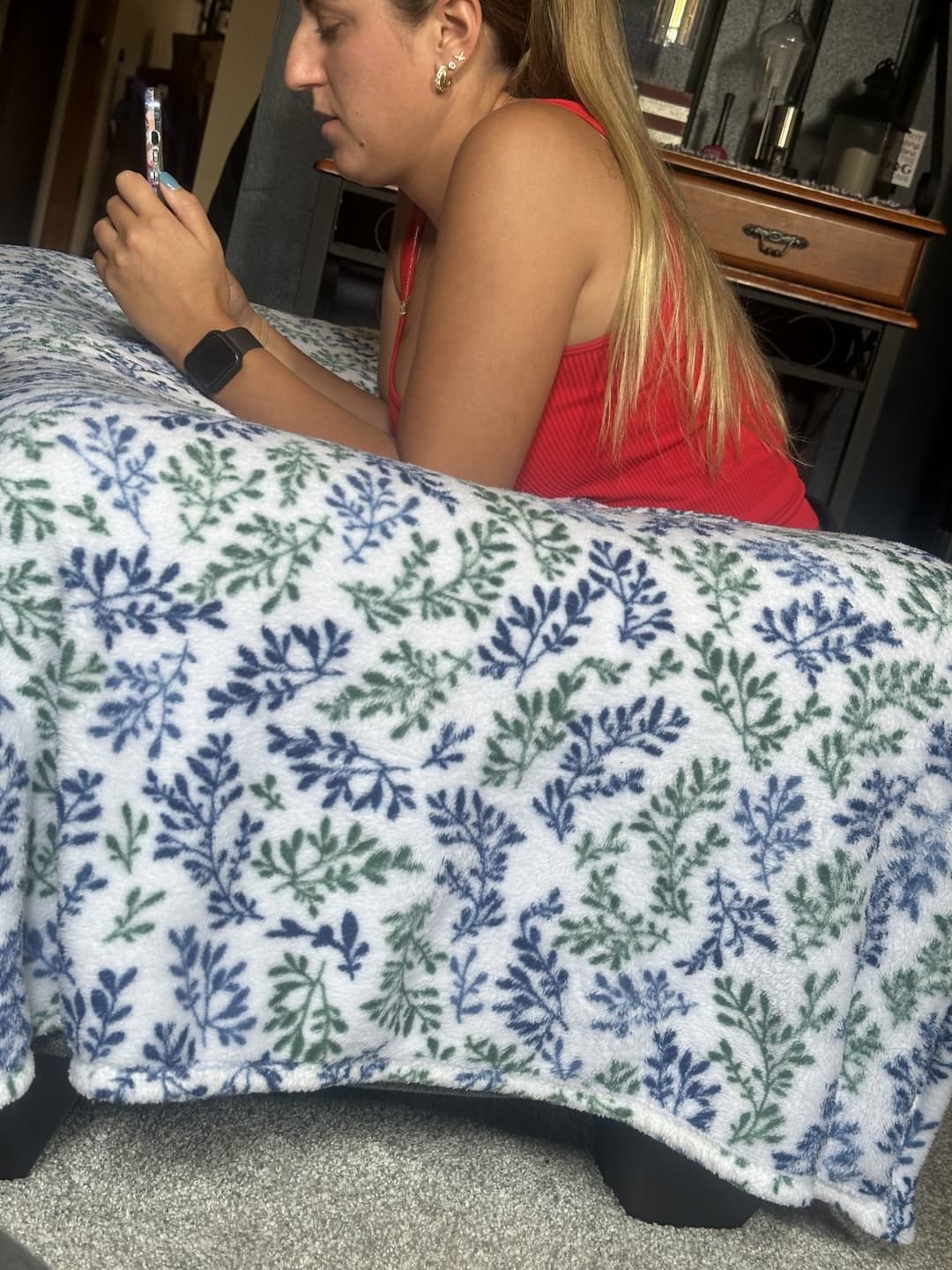 I want to feel my cousins big boobs after watching them bounce on the bumpy car ride