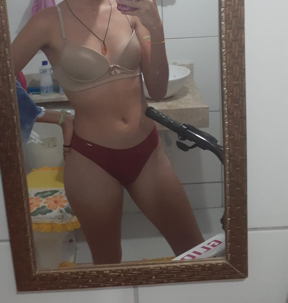 Brun@ Ribeir0 mandou nudes e vídeo no banho pelada e caiu na net